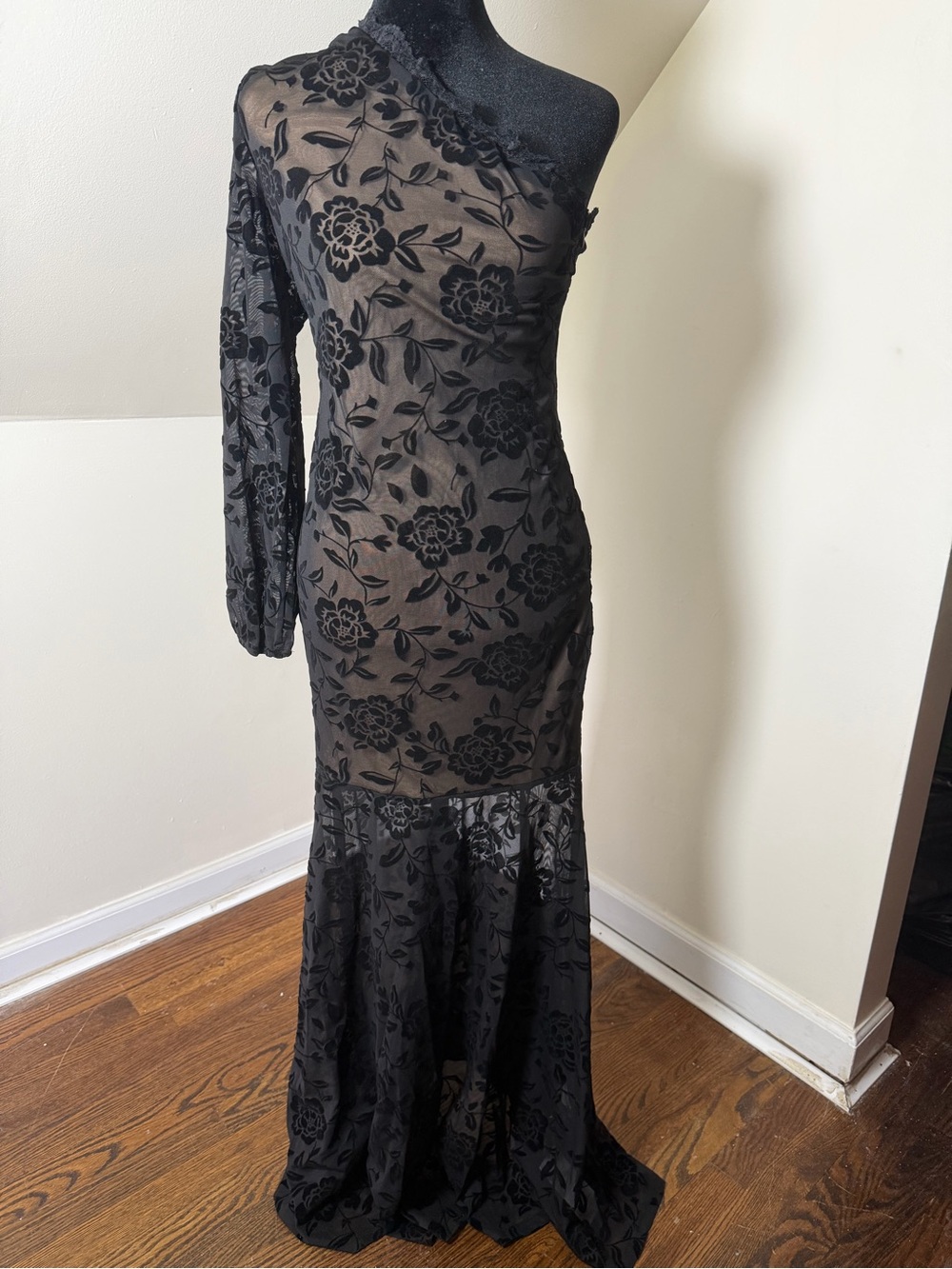 Black One-Shoulder Floral Lace Evening Dress